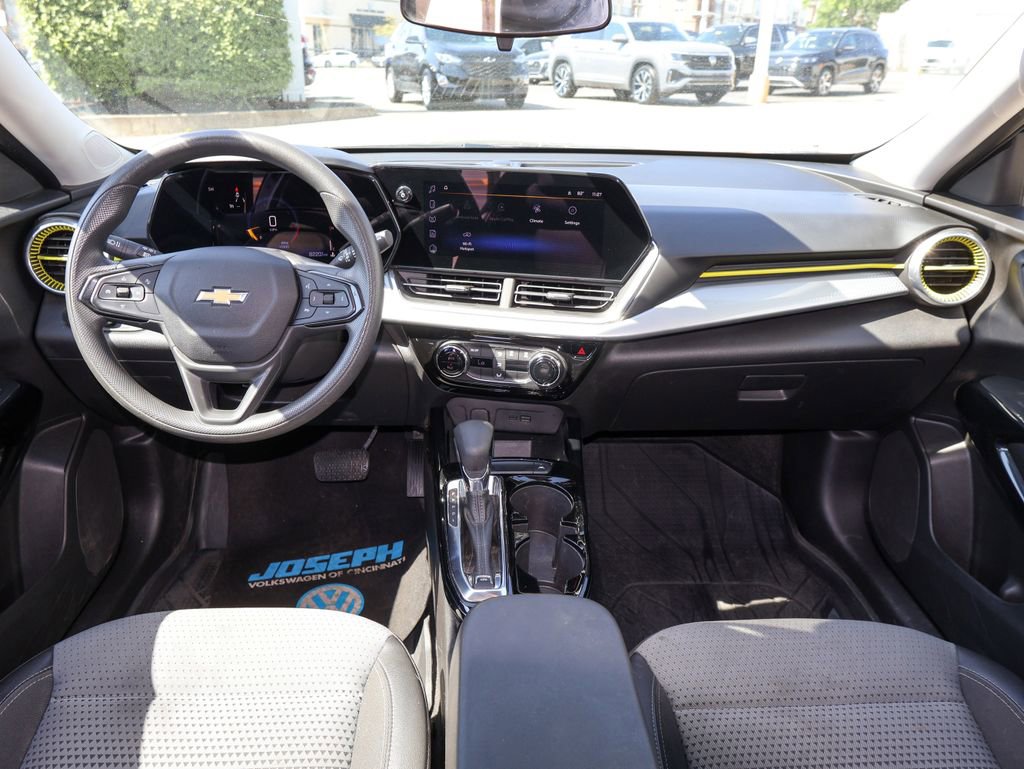 Used 2024 Chevrolet Trax LT FWD image 13