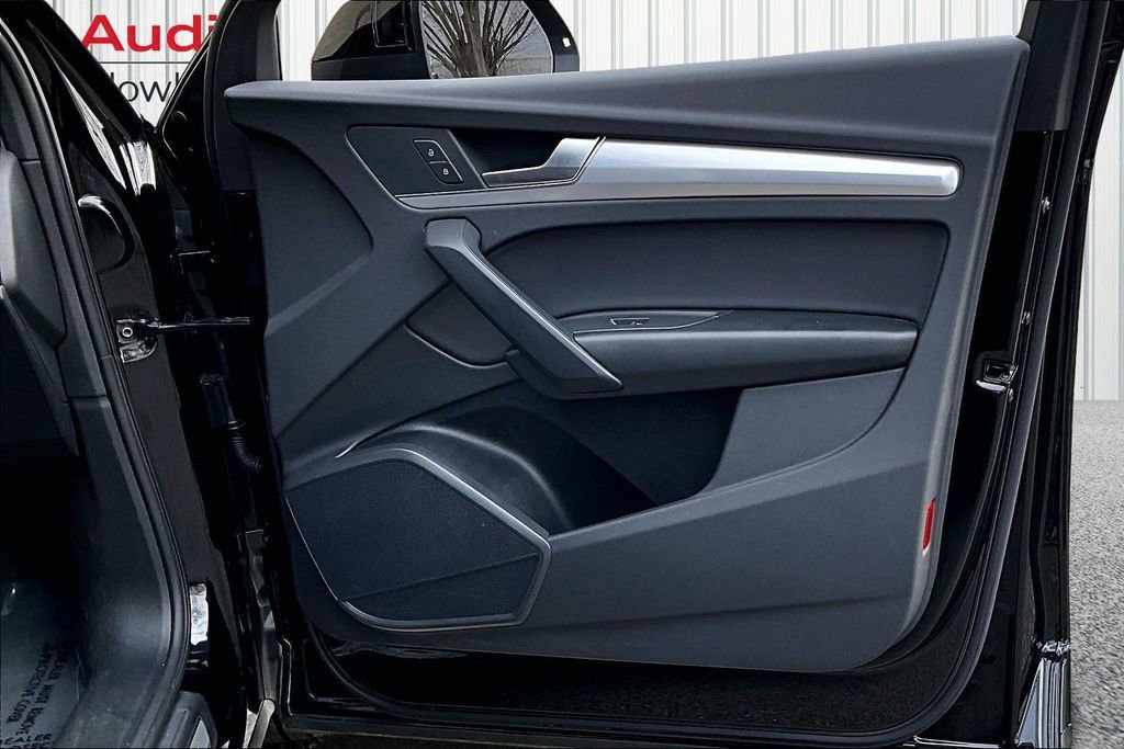 Certified 2025 Audi Q5 2.0T Premium w/ Convenience Plus Package image 28