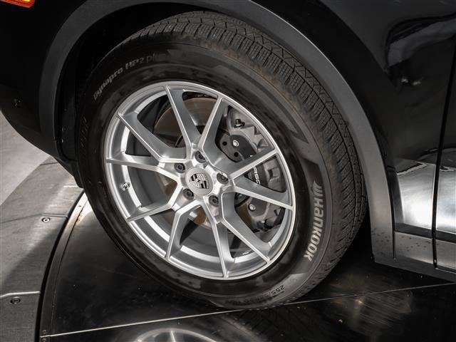 Certified 2025 Porsche Cayenne Coupe image 16