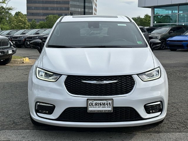 New 2026 Chrysler Pacifica Limited FWD image 6