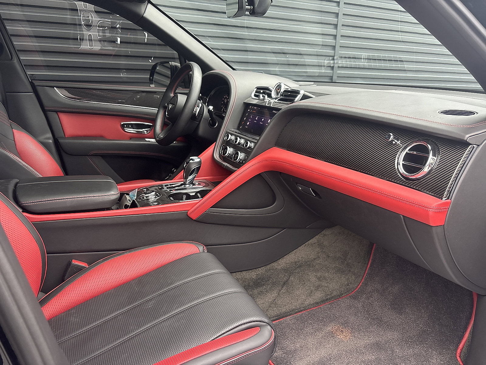 Used 2022 Bentley Bentayga image 21