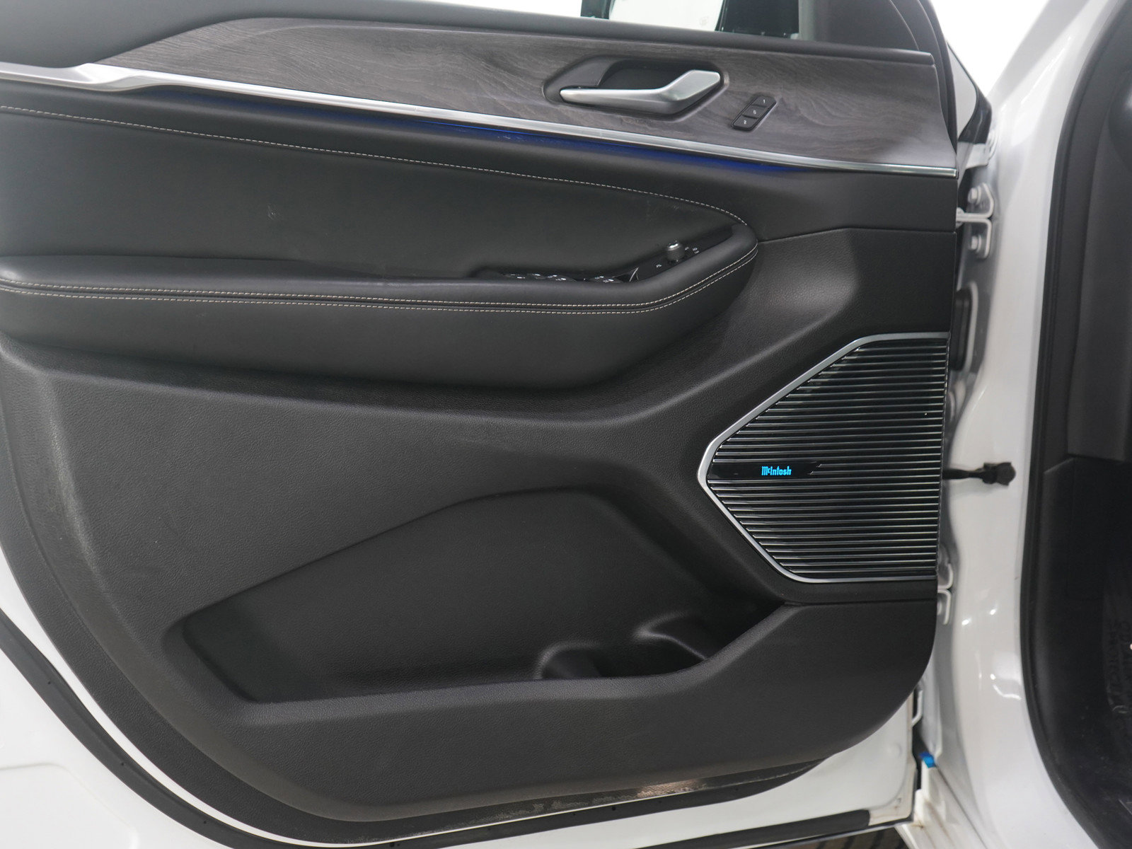 Used 2023 Jeep Grand Cherokee Overland image 19