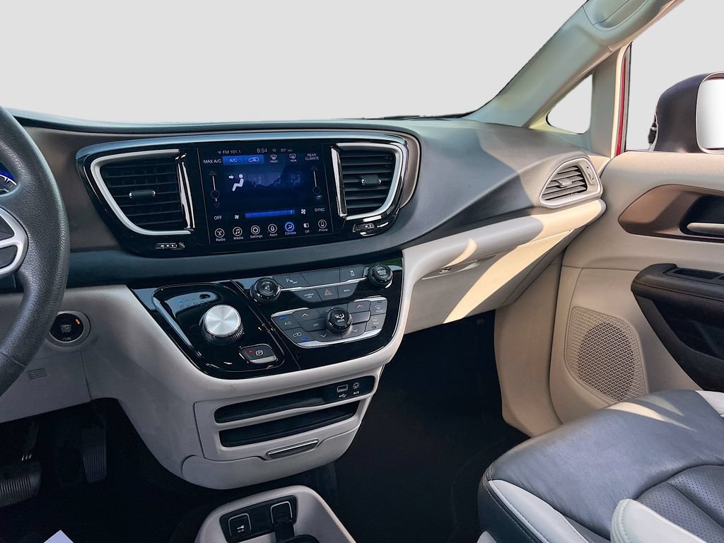 Used 2017 Chrysler Pacifica Touring w/ Tire & Wheel Group FWD image 21