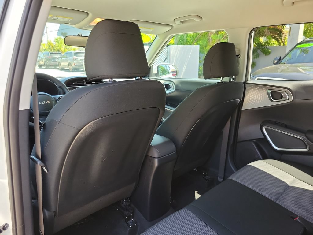 Certified 2022 Kia Soul LX FWD image 13