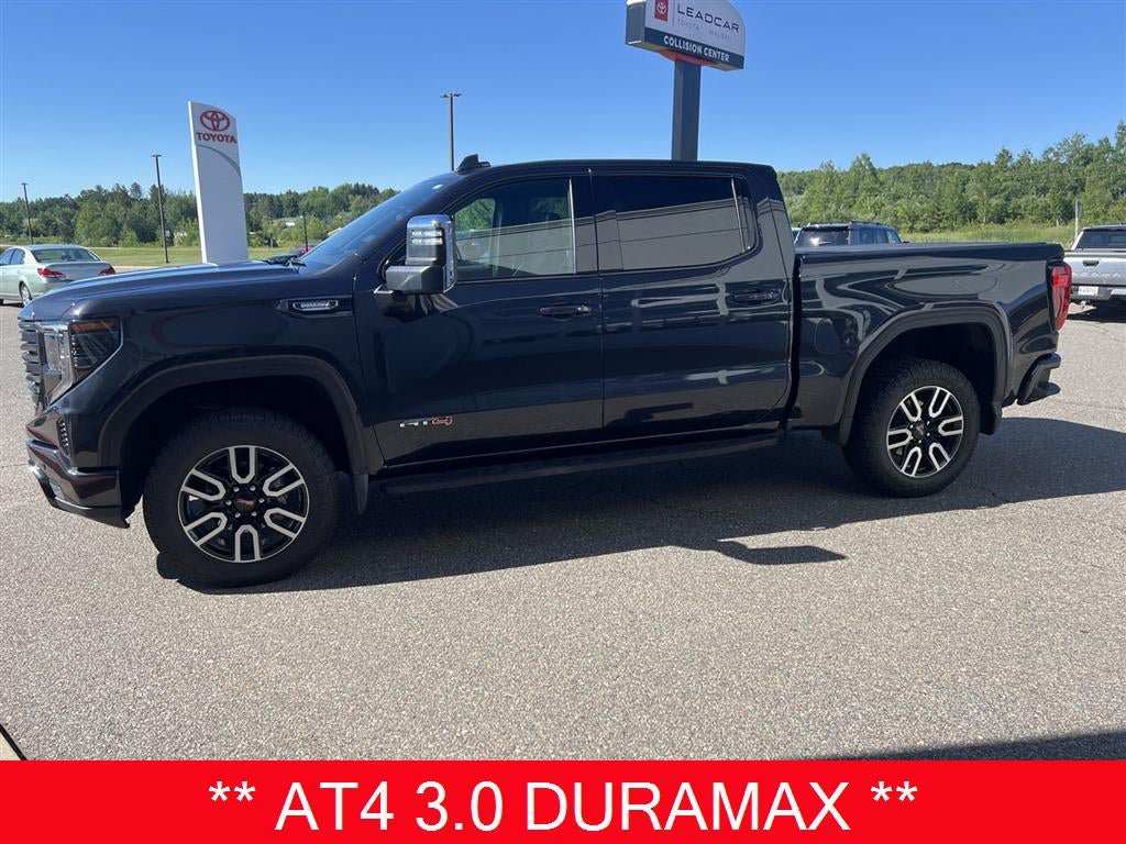Used 2024 GMC Sierra 1500 AT4 w/ Technology Package AWD/4WD image 5