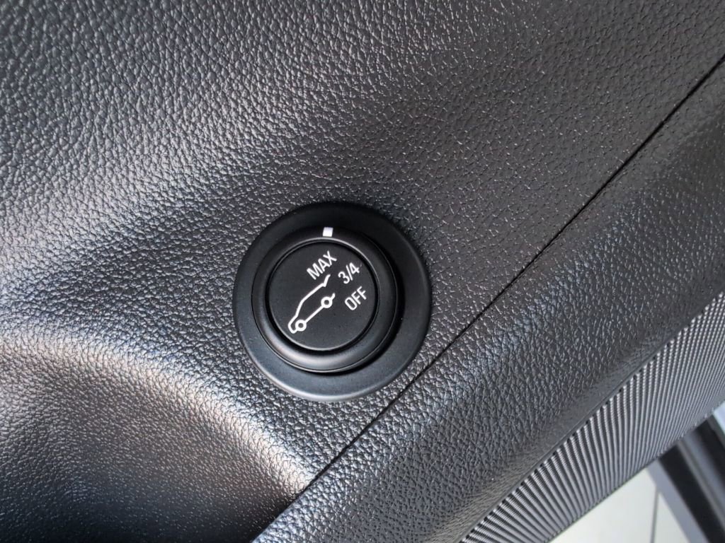 Used 2019 Buick Envision Essence image 11