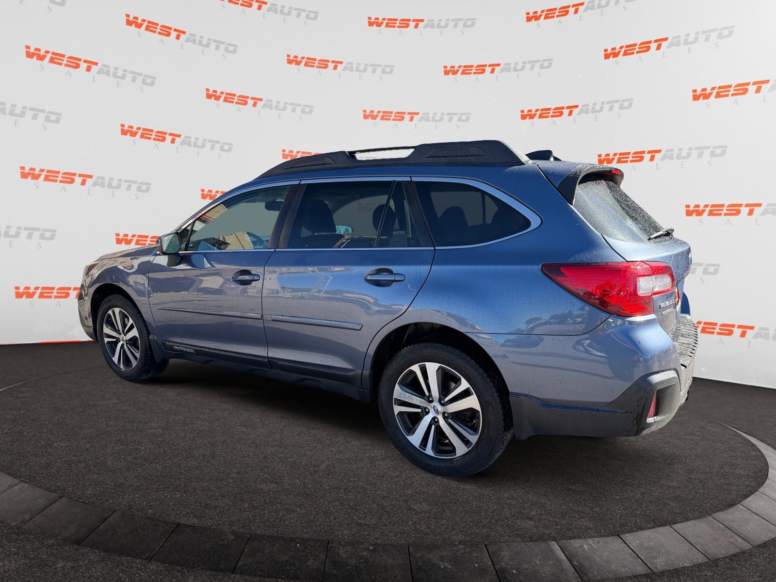 Used 2018 Subaru Outback 3.6R Limited w/ Popular Package #2 AWD/4WD image 3
