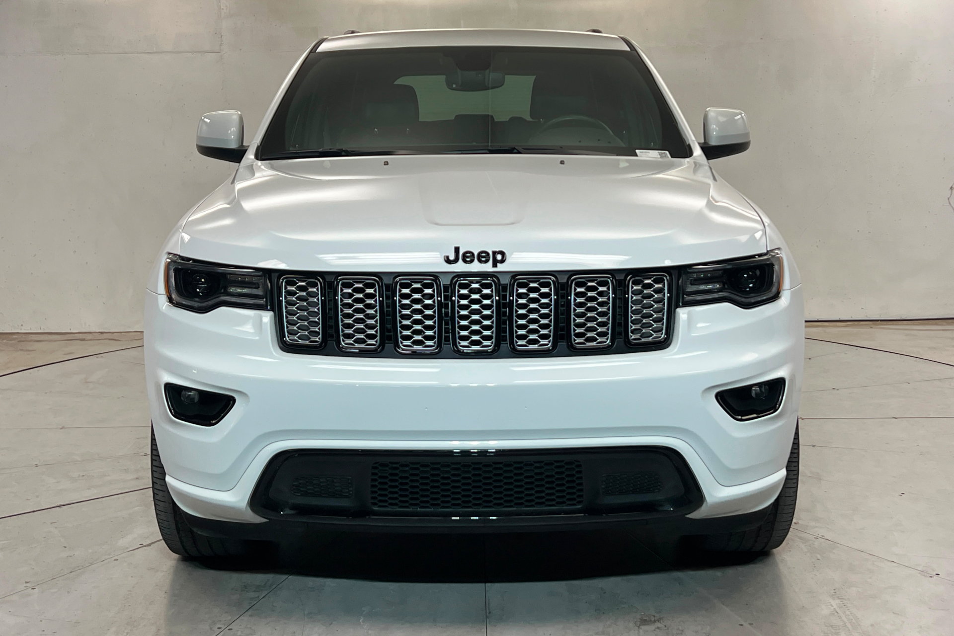 Certified 2022 Jeep Grand Cherokee Laredo X AWD/4WD image 8