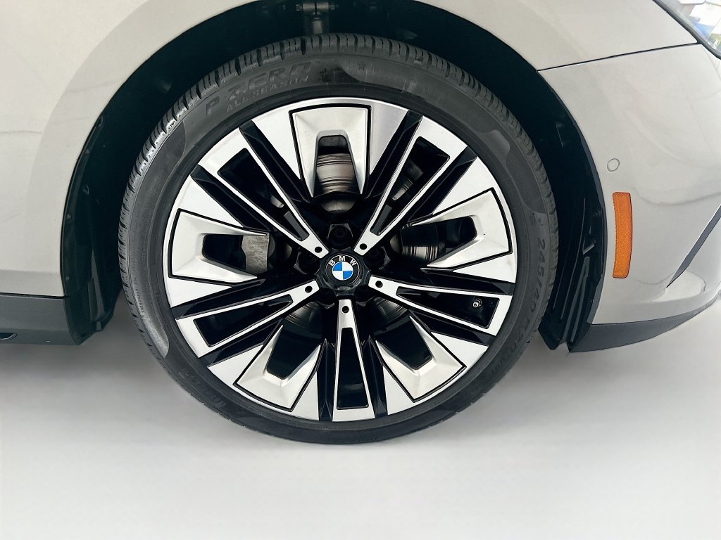 Used 2025 BMW 530i w/ Premium Package RWD image 32