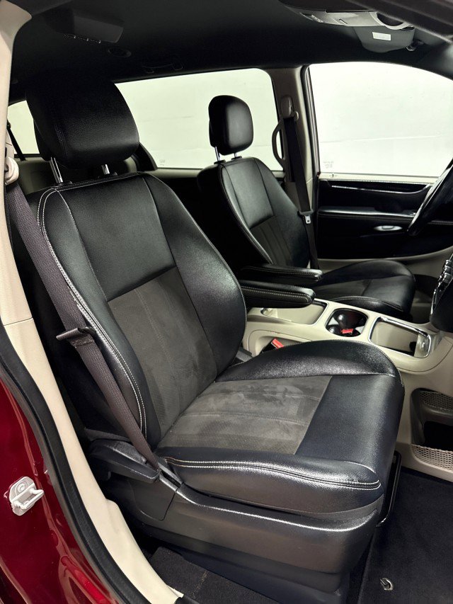 Used 2019 Dodge Grand Caravan SXT image 28