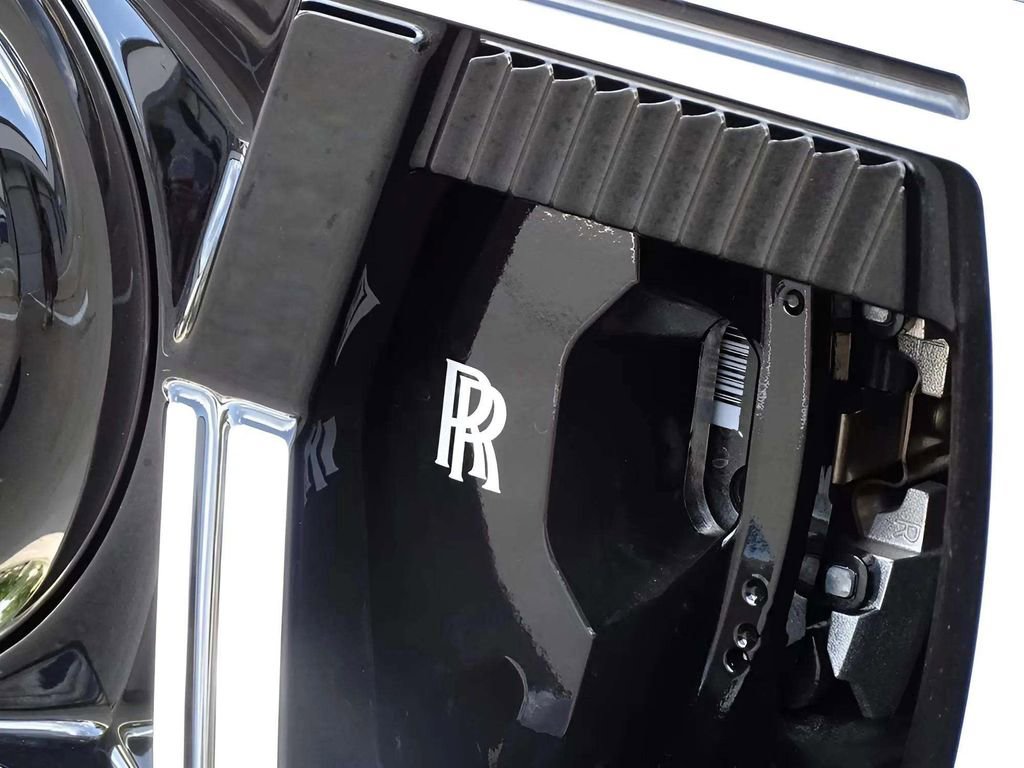 New 2025 Rolls-Royce Cullinan Black Badge image 11