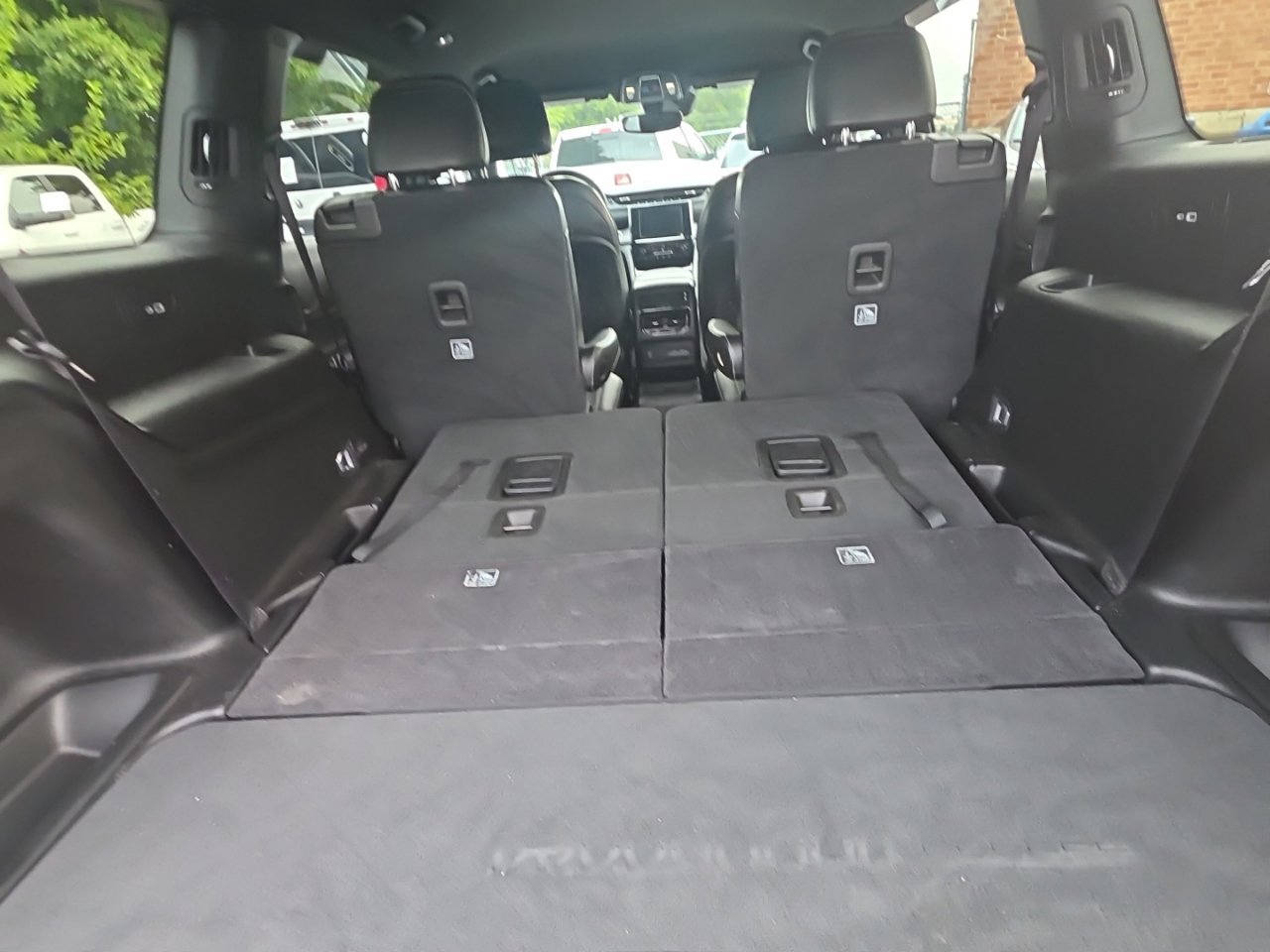 Used 2024 Jeep Grand Cherokee L Laredo RWD image 19
