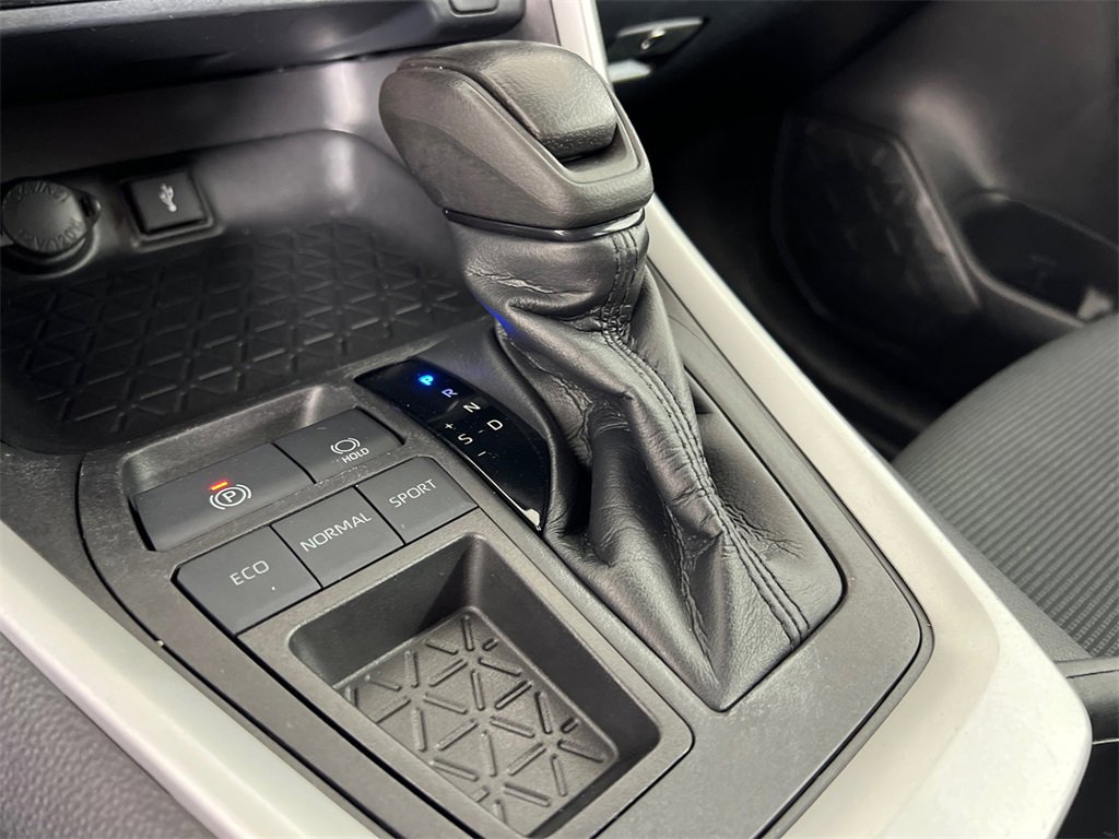 Used 2022 Toyota RAV4 LE image 29