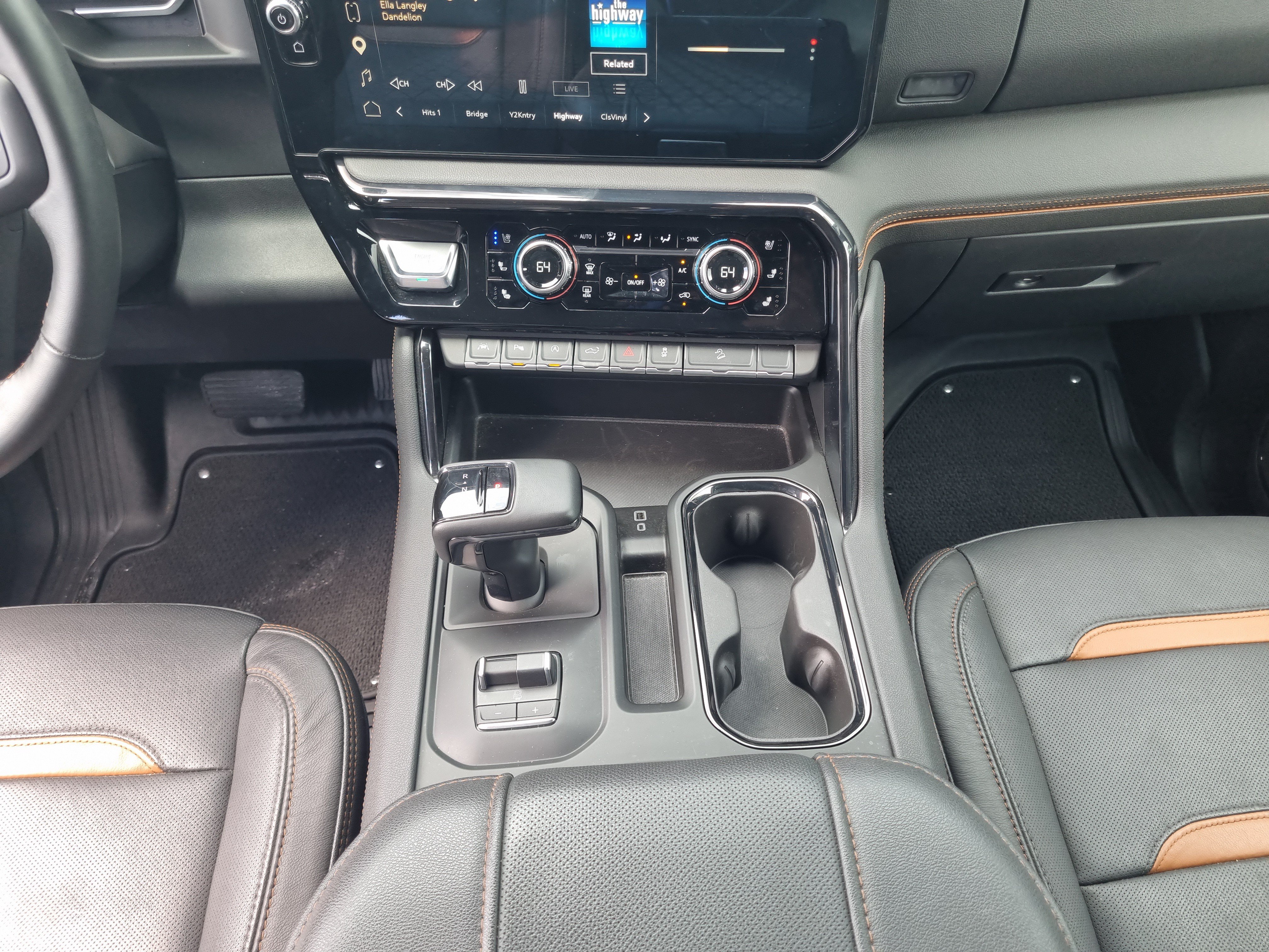Used 2024 GMC Sierra 1500 AT4 w/ Technology Package AWD/4WD image 17