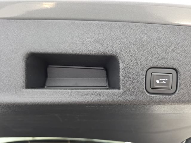 Used 2025 Chevrolet Traverse LT w/ Driver Confidence Package FWD image 33