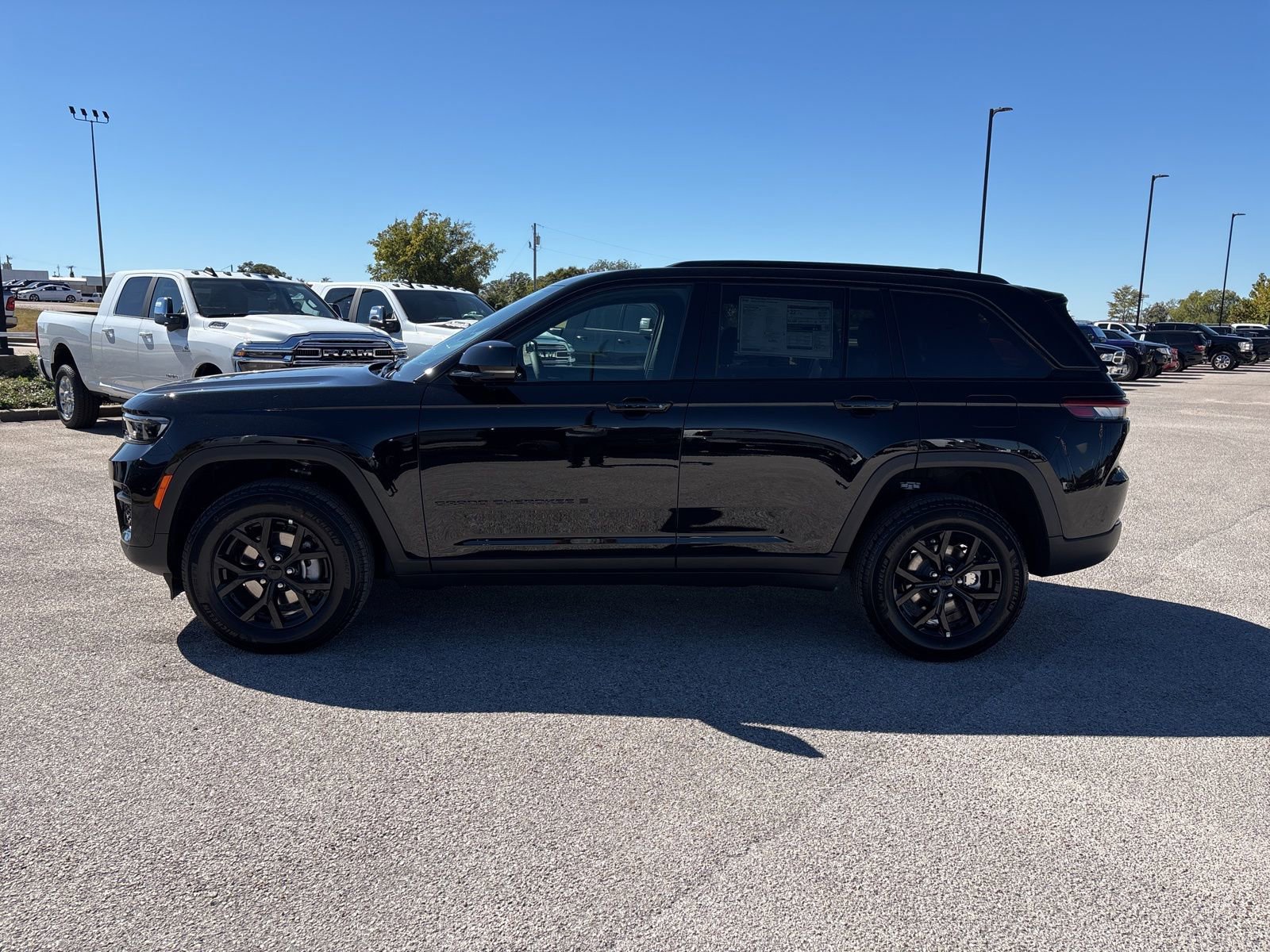 New 2025 Jeep Grand Cherokee Altitude video 2