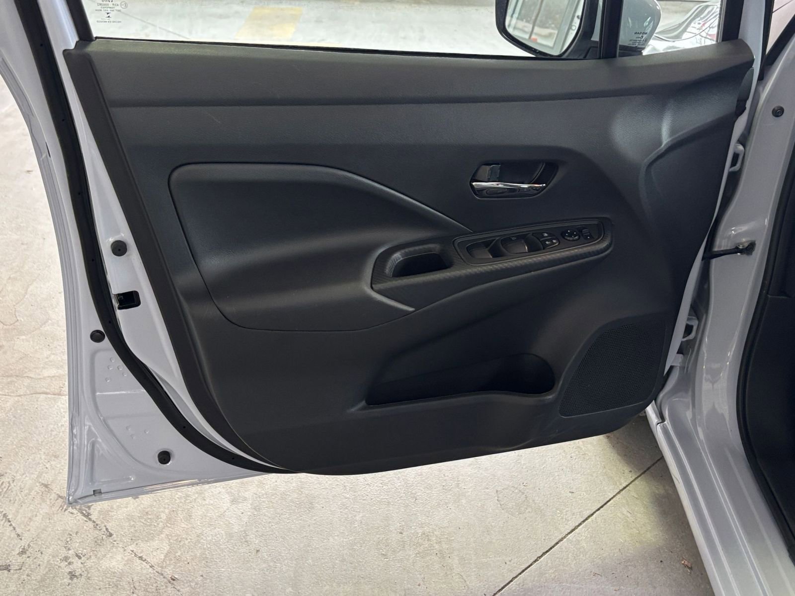 Used 2025 Nissan Versa SV image 18