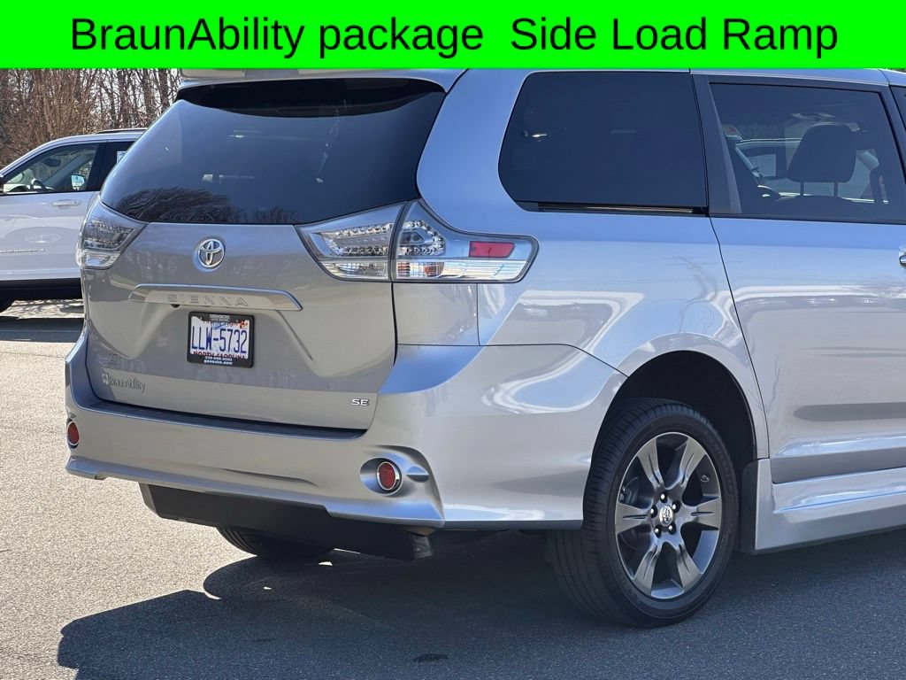 Used 2015 Toyota Sienna SE w/ SE Preferred Package FWD image 51