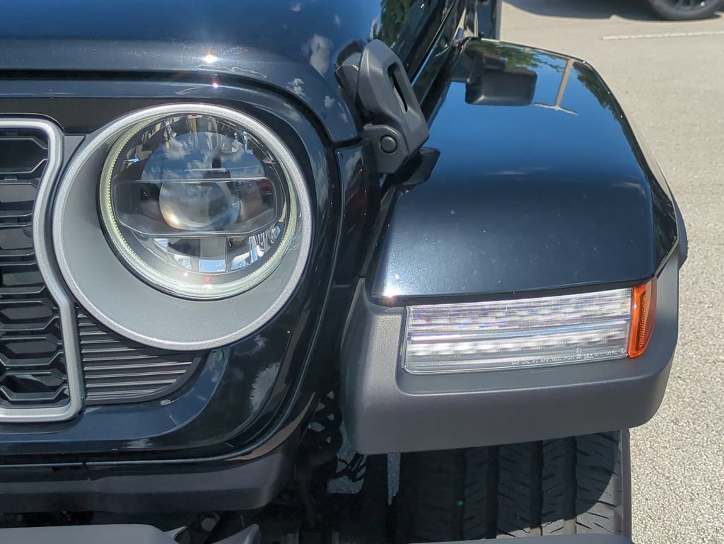 Used 2025 Jeep Wrangler Unlimited Sahara w/ Safety Group AWD/4WD image 11