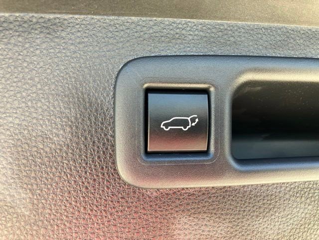 Used 2022 Toyota Highlander XLE AWD/4WD image 27
