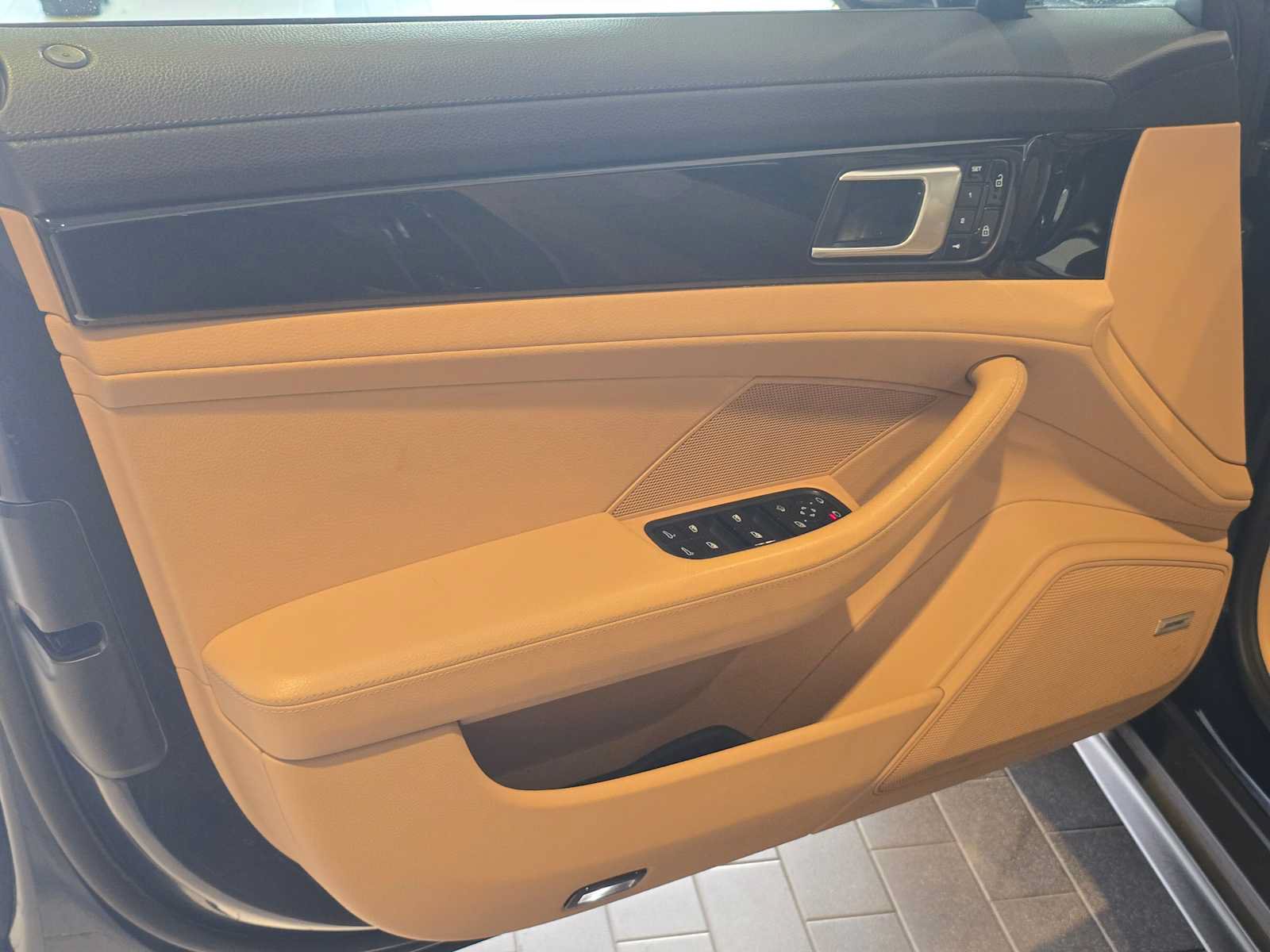 Used 2020 Porsche Panamera 4 AWD/4WD image 21