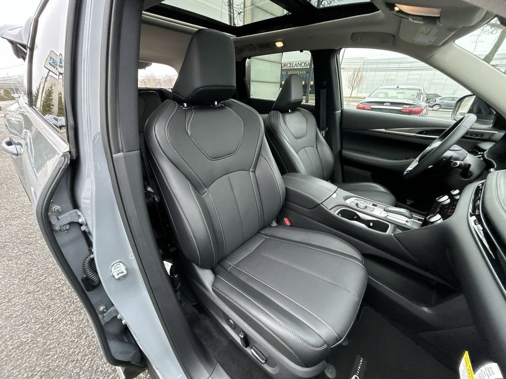 Certified 2026 INFINITI QX60 Luxe w/ Cargo Package AWD/4WD image 26
