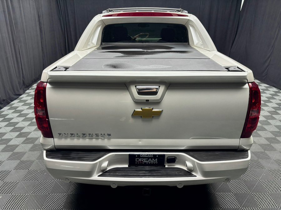 Used 2013 Chevrolet Avalanche LTZ AWD/4WD image 4