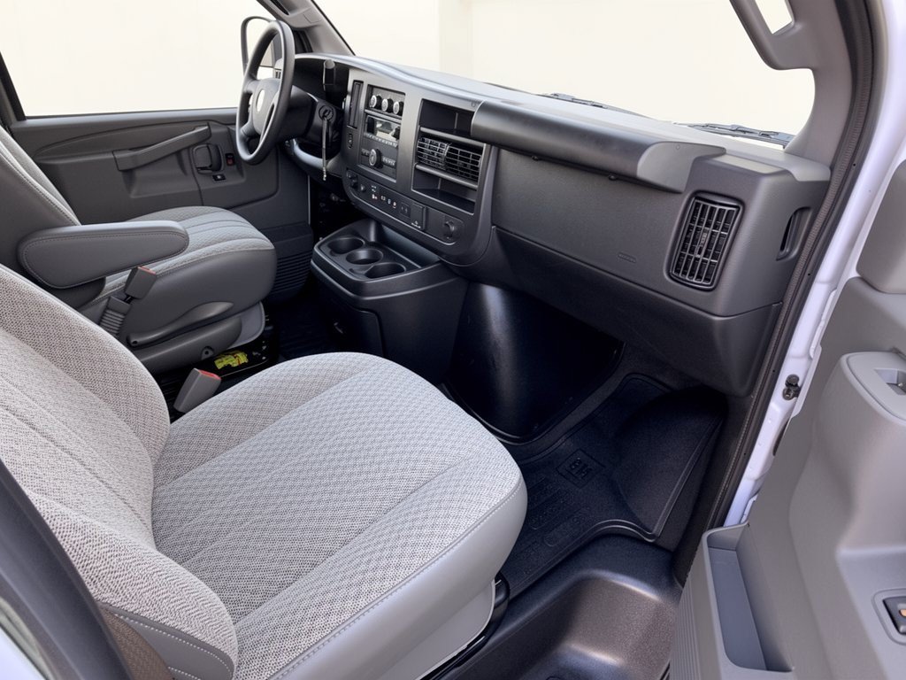Certified 2025 Chevrolet Express 3500 LT w/ LT Preferred Equipment Group RWD image 30