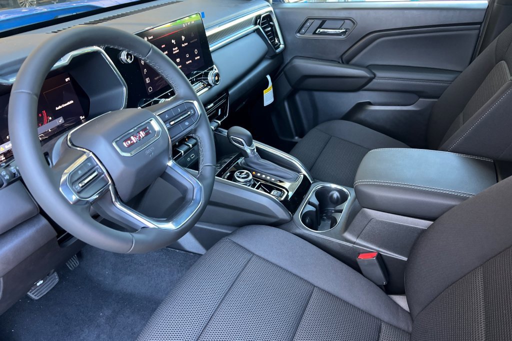 New 2025 GMC Canyon Elevation w/ Convenience Package image 7