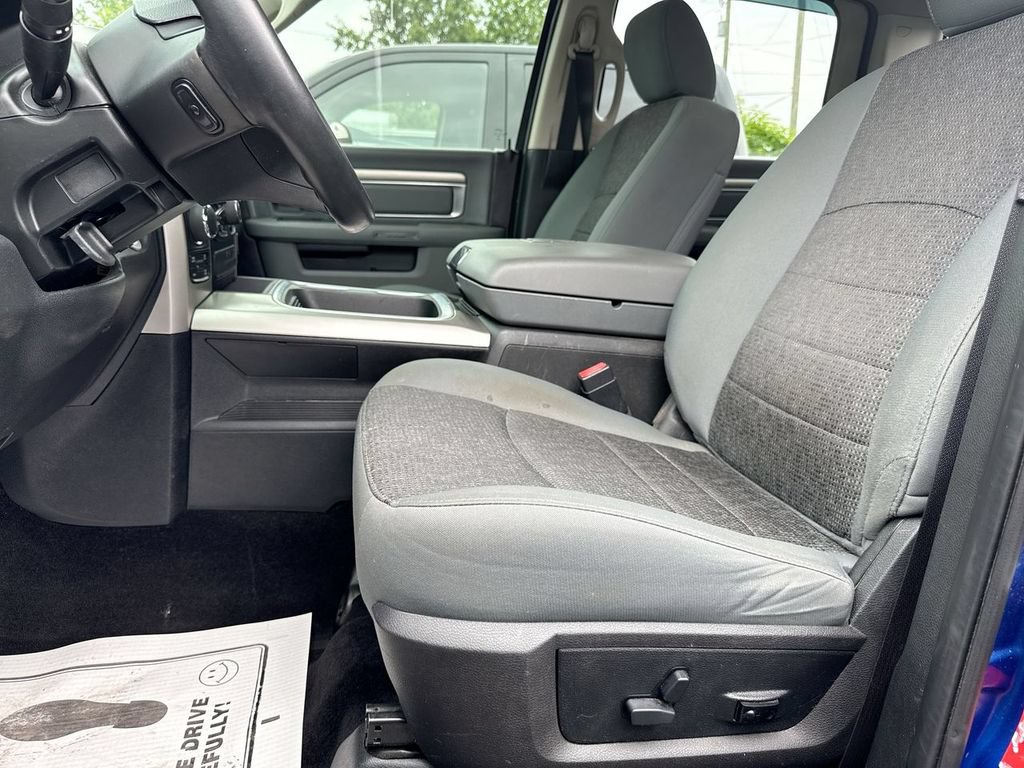 Used 2017 RAM 1500 SLT AWD/4WD image 10