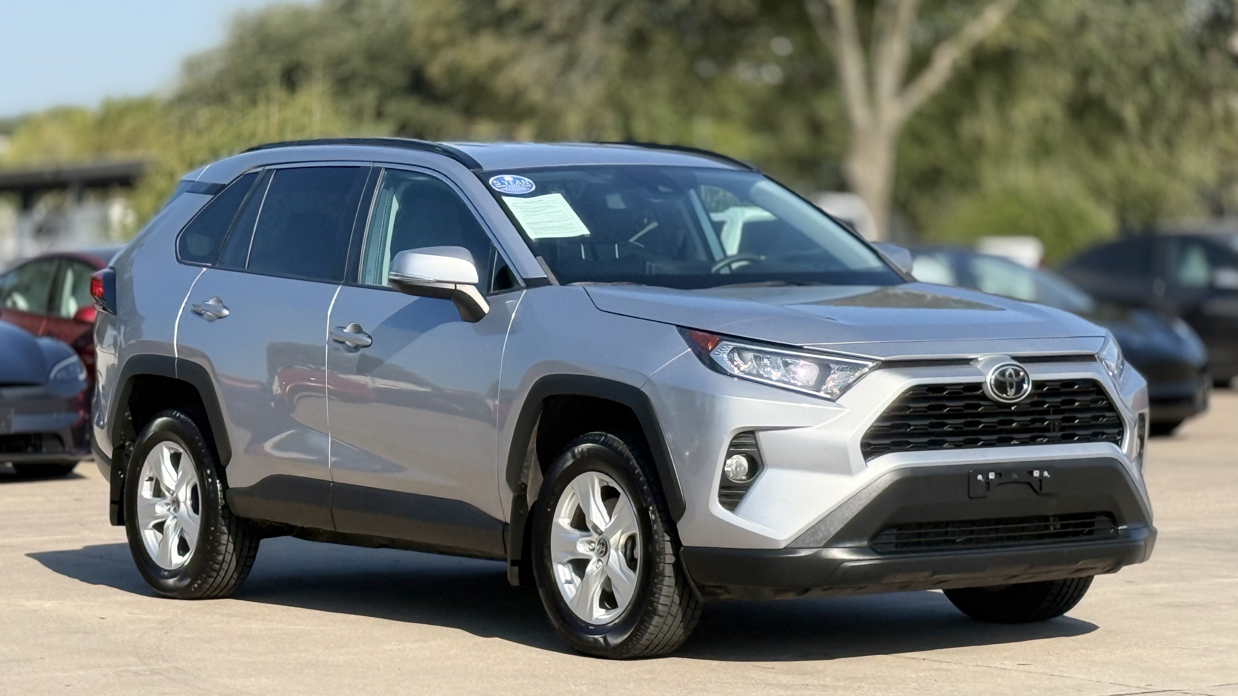 Used 2021 Toyota RAV4 XLE AWD/4WD image 1