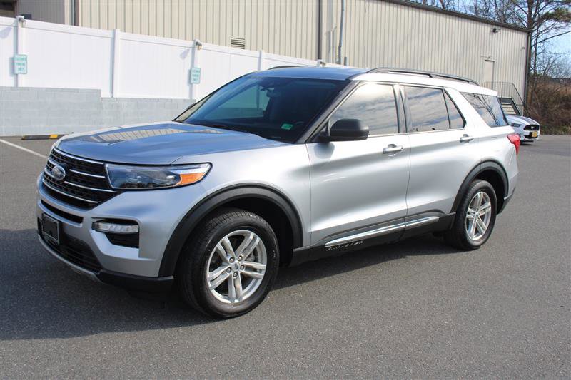 Used 2021 Ford Explorer XLT w/ Equipment Group 202A RWD image 4