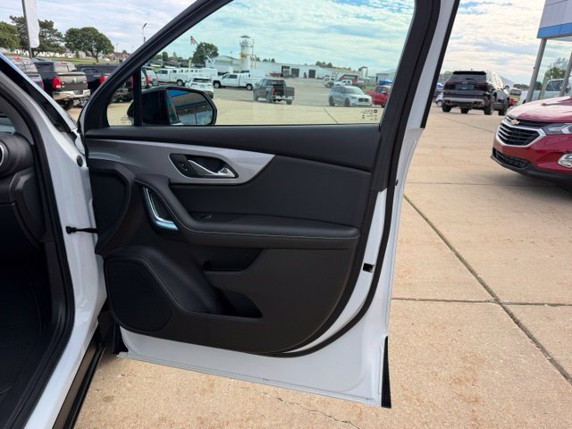 Certified 2024 Chevrolet Blazer LT w/ Convenience Package AWD/4WD image 32