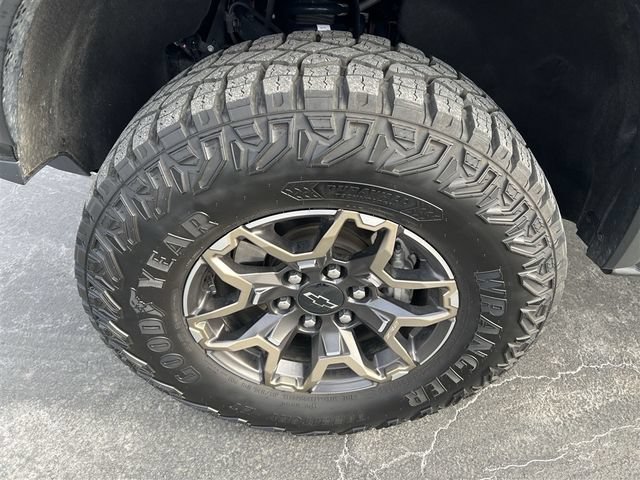 Used 2024 Chevrolet Colorado ZR2 w/ Technology Package AWD/4WD image 18