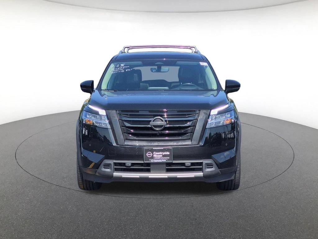 Used 2023 Nissan Pathfinder Platinum AWD/4WD image 2