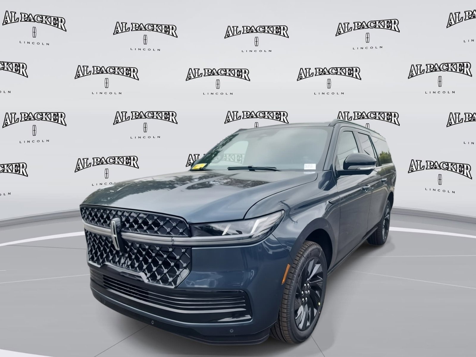 New 2026 Lincoln Navigator L Reserve w/ Jet Appearance Package AWD/4WD image 1