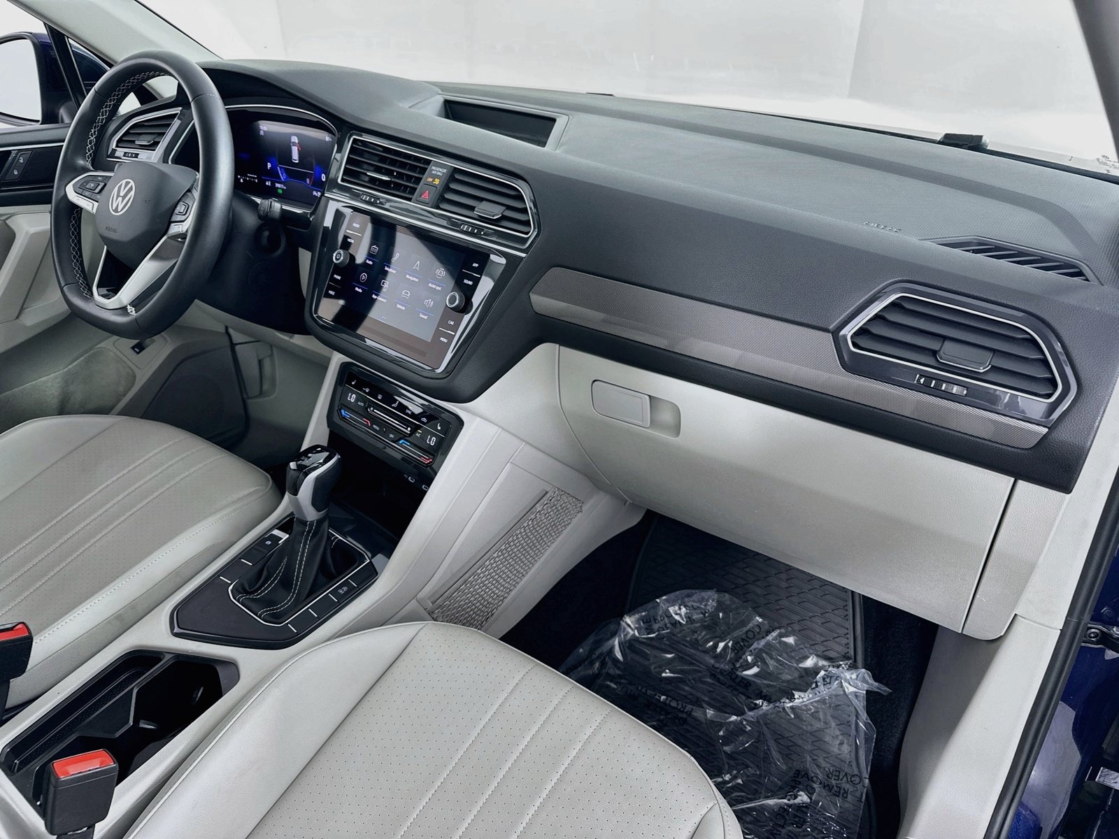 Used 2024 Volkswagen Tiguan SE FWD image 29