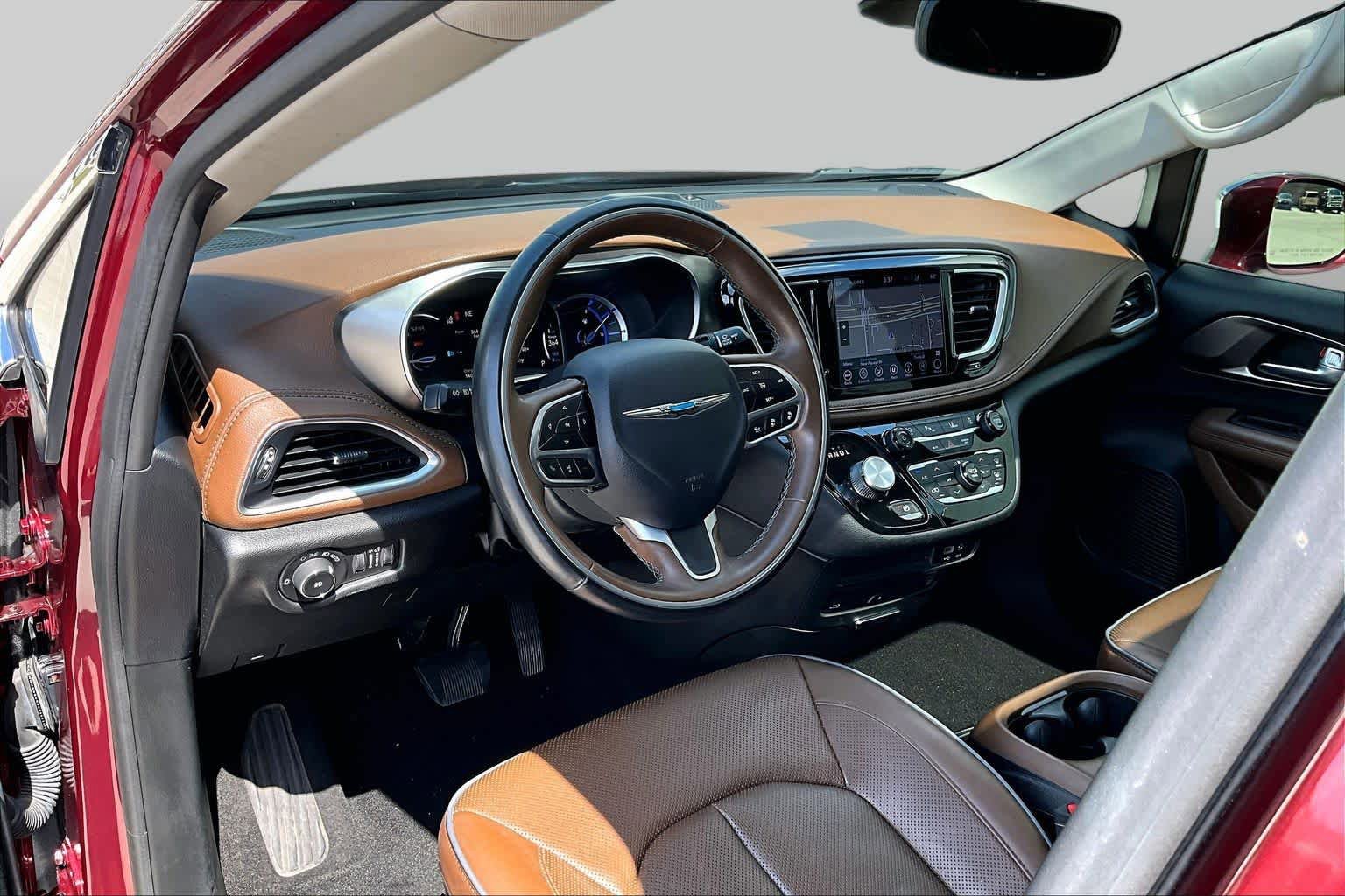 Used 2018 Chrysler Pacifica Limited w/ Advanced Safetytec Group FWD image 17