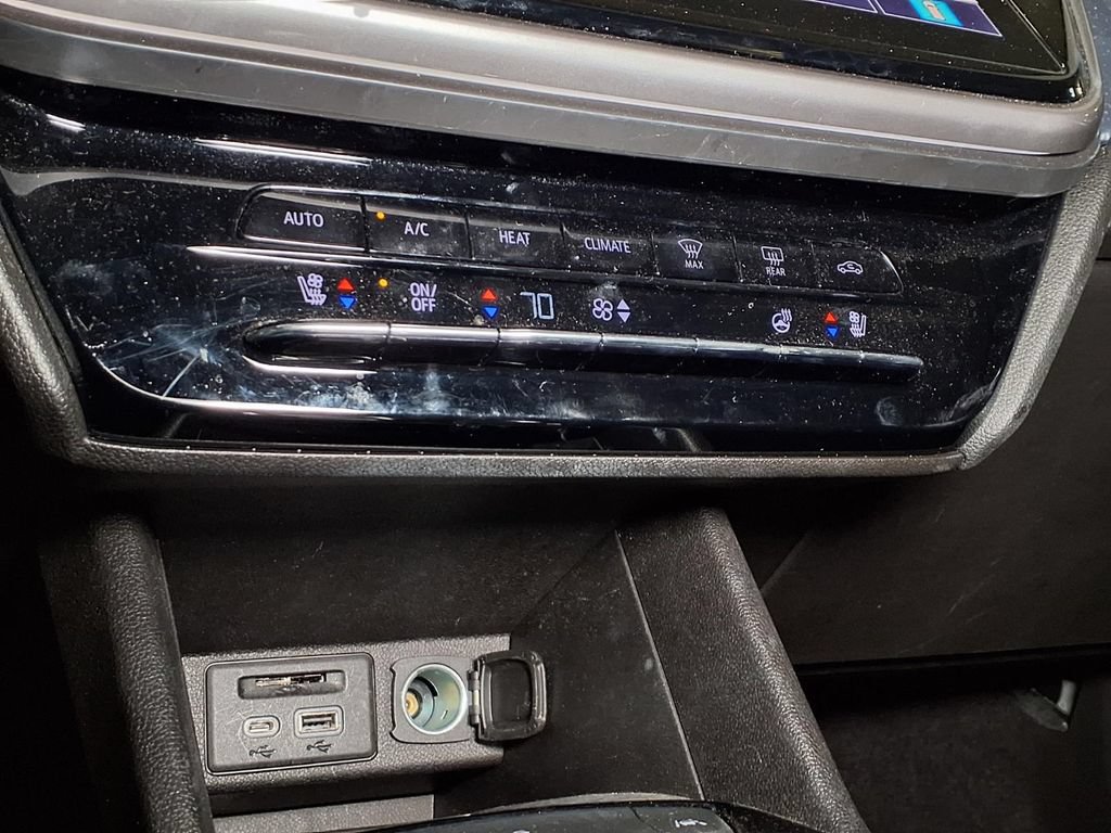 Certified 2022 Chevrolet Bolt EUV Premier FWD image 7
