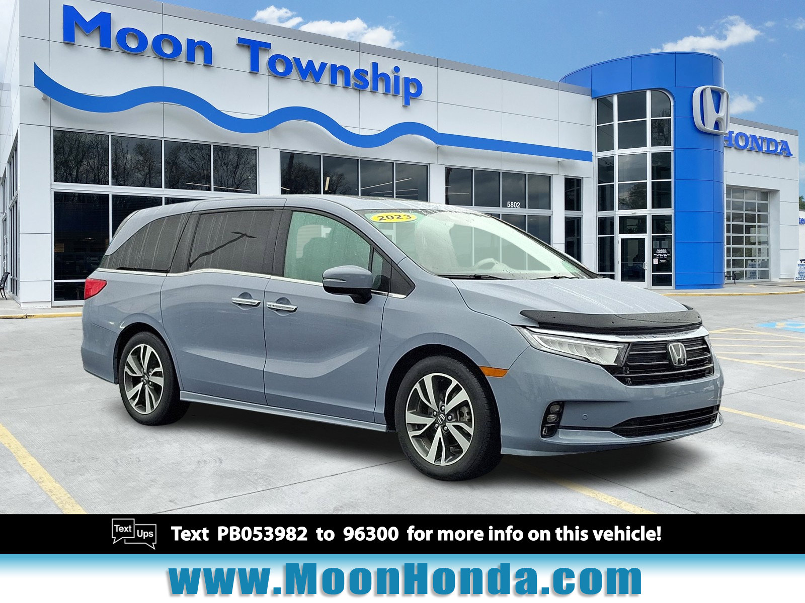 Used 2023 Honda Odyssey Touring image 1