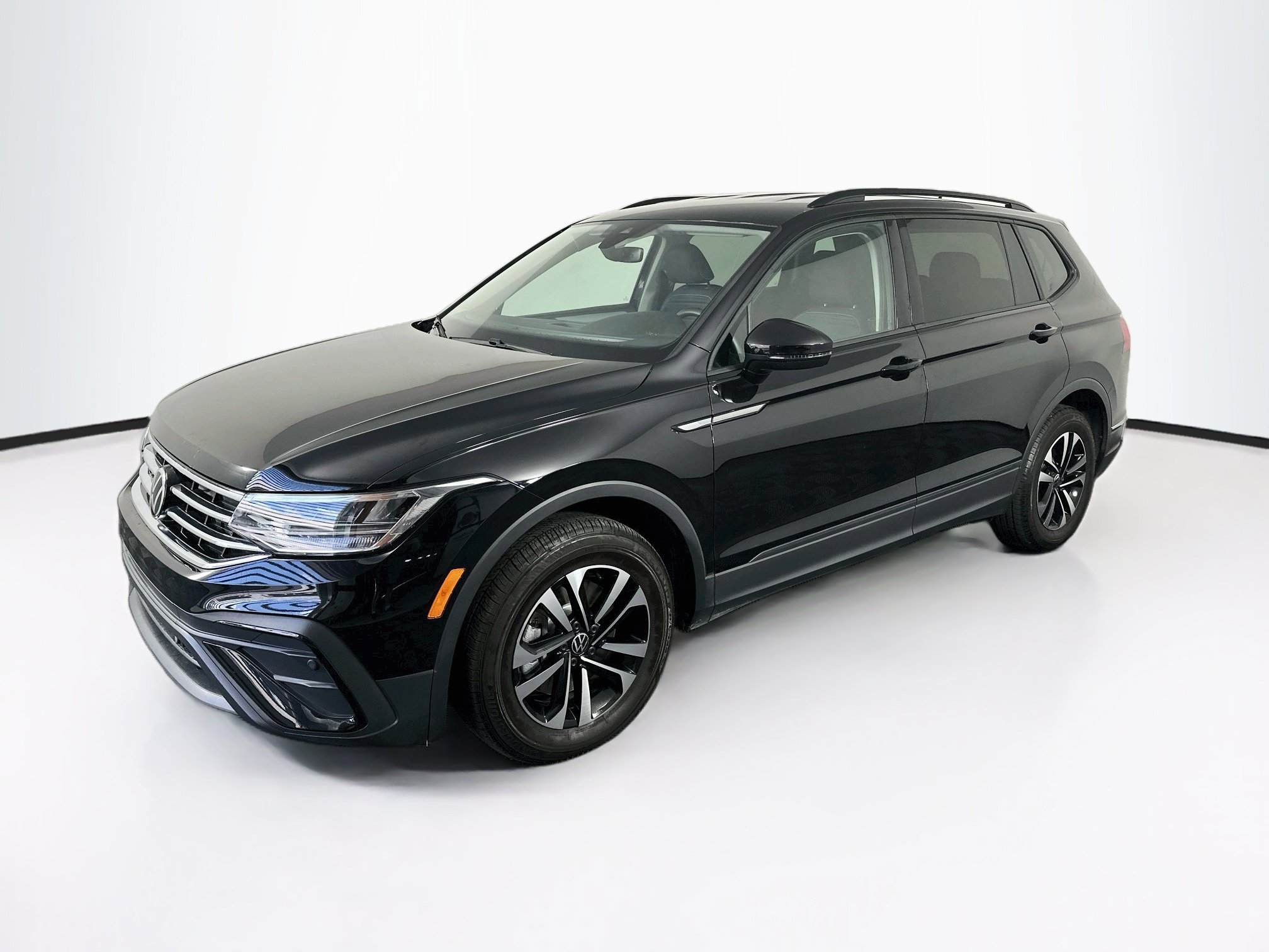 Used 2024 Volkswagen Tiguan S FWD image 3