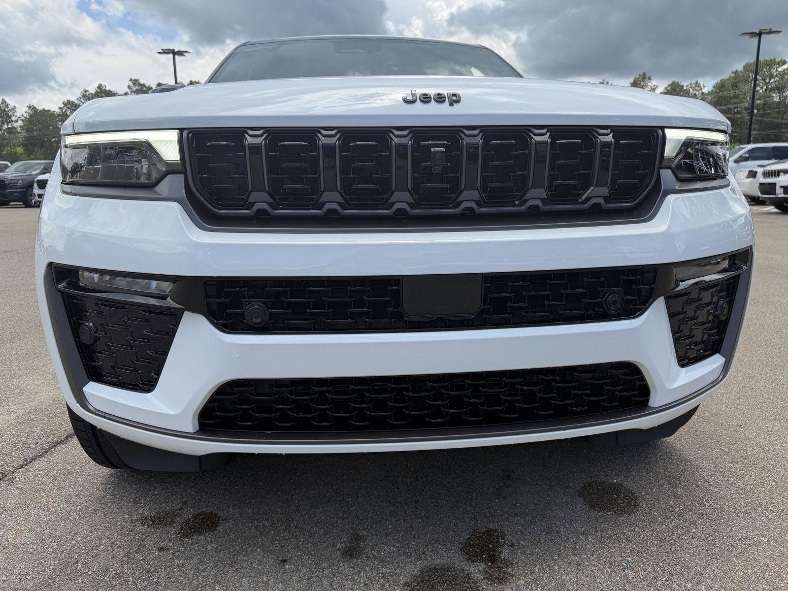 New 2026 Jeep Grand Cherokee Summit w/ Obsidian Package AWD/4WD image 24