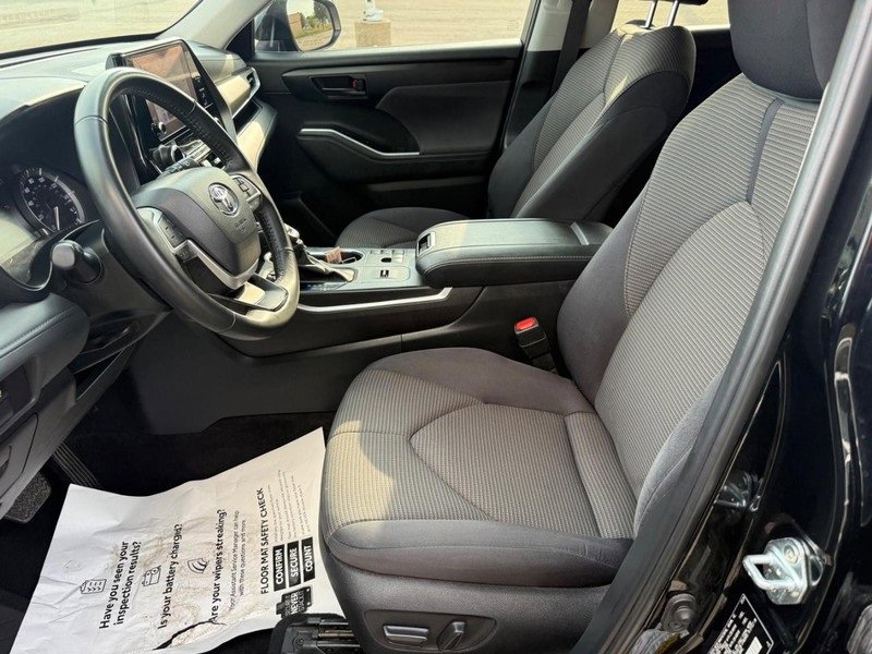 Used 2024 Toyota Highlander LE image 18