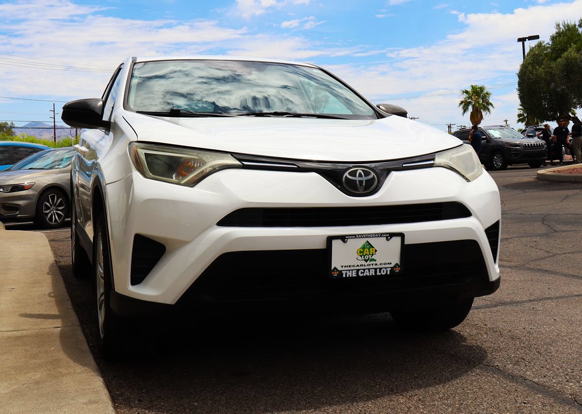 Used 2018 Toyota RAV4 LE w/ All Weather Liner Package FWD image 18
