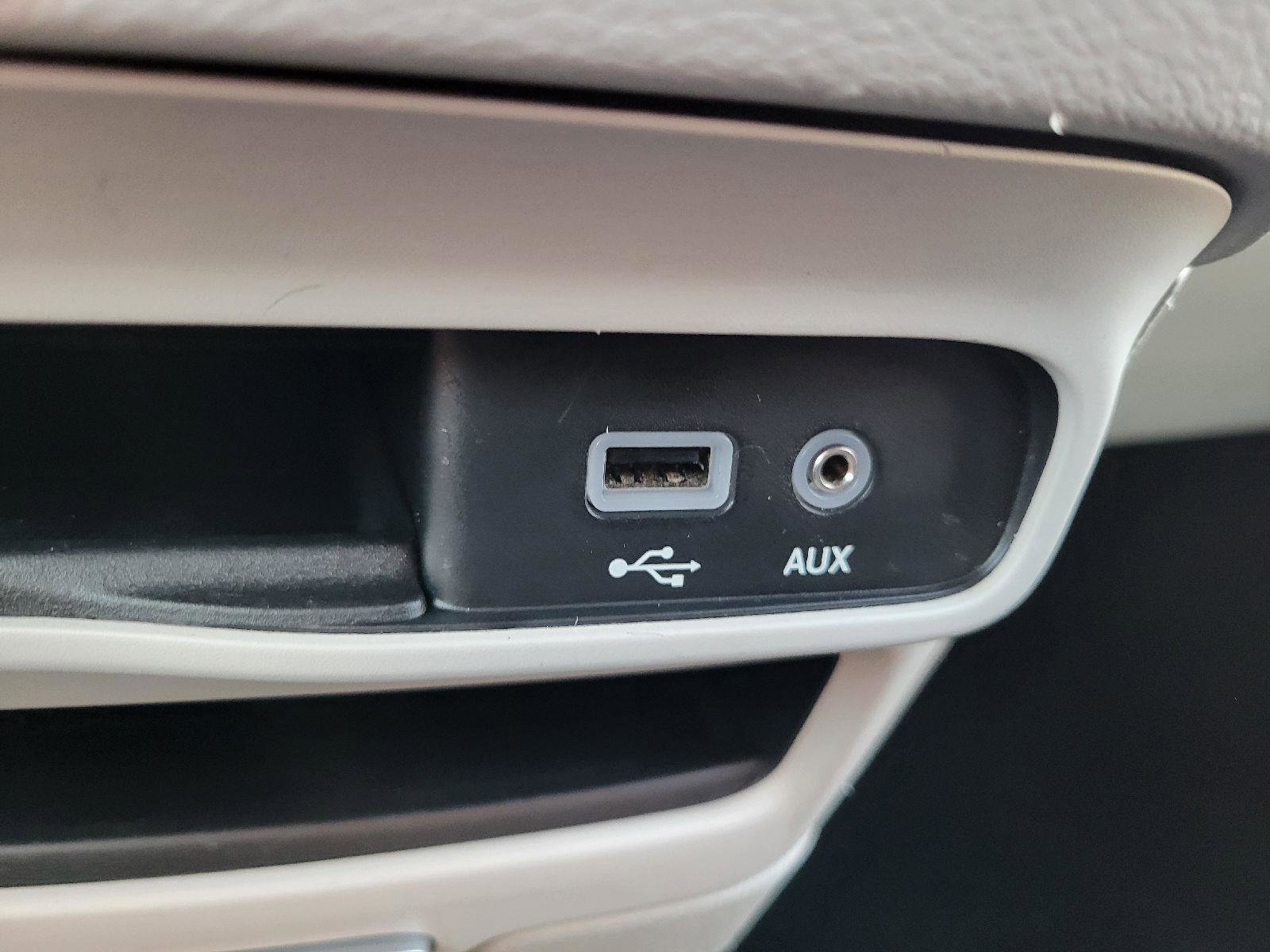 Used 2017 Chrysler Pacifica Touring w/ Tire & Wheel Group image 21
