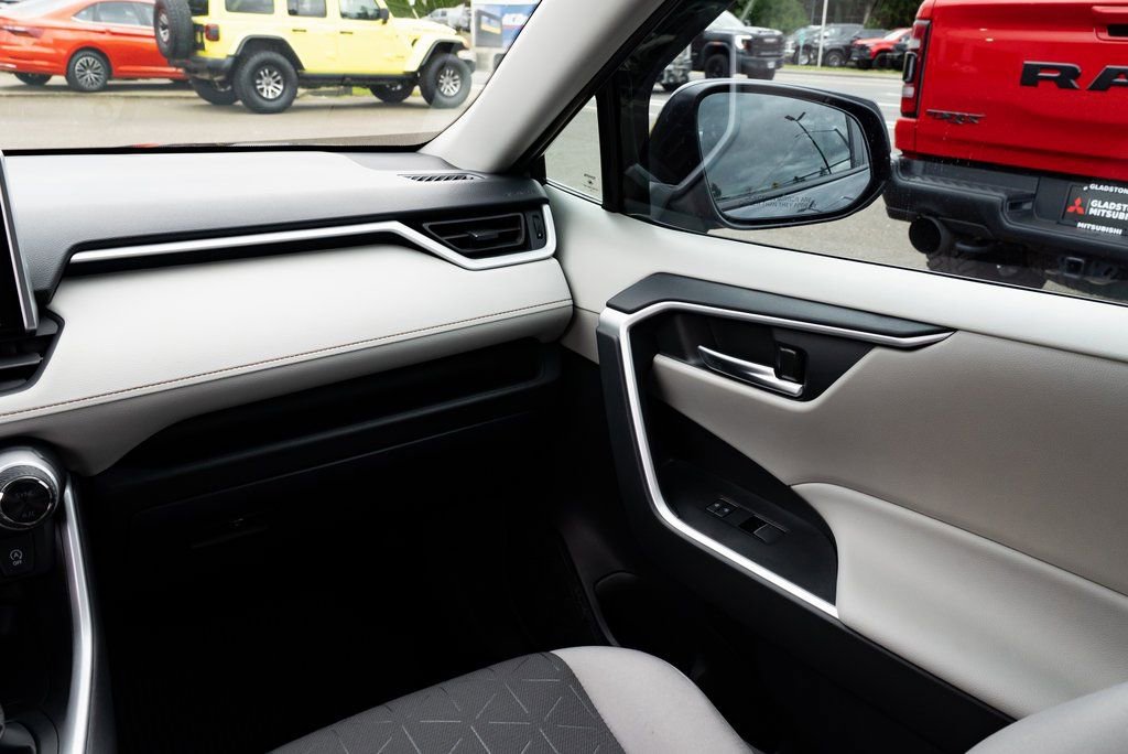 Used 2025 Toyota RAV4 XLE w/ Convenience Package image 10