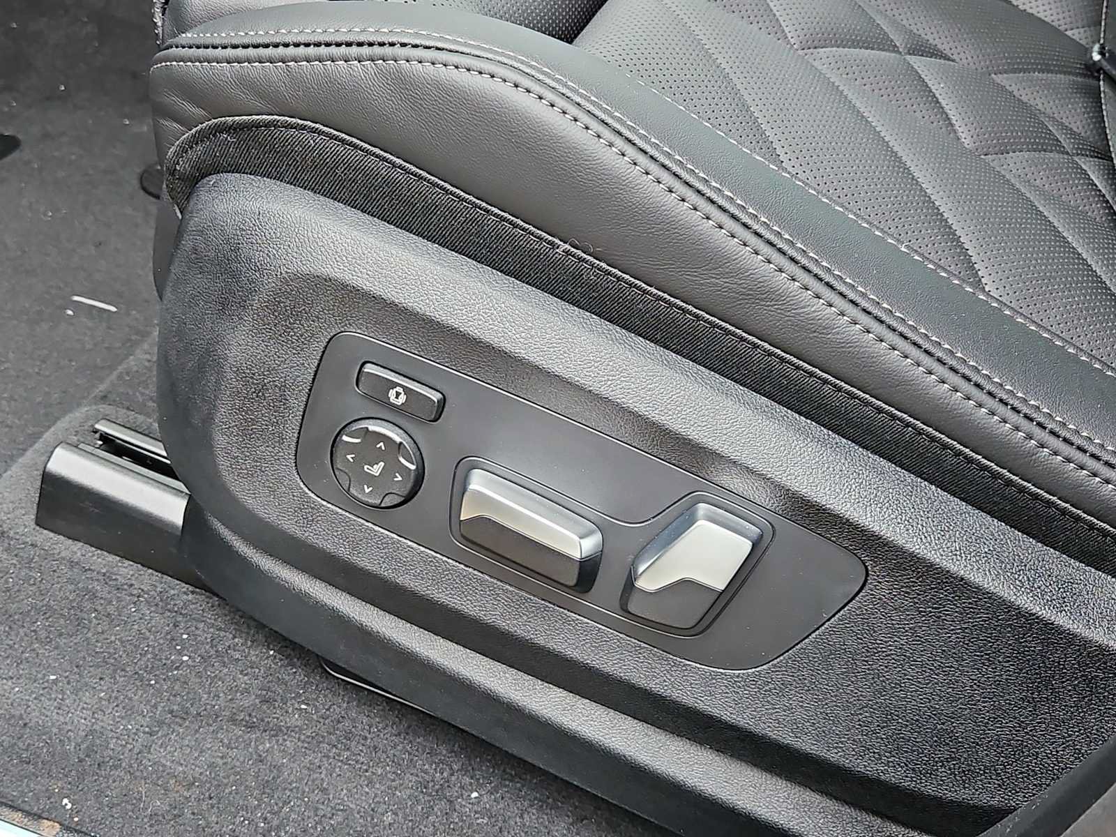 Used 2026 BMW X5 xDrive50e AWD/4WD image 17
