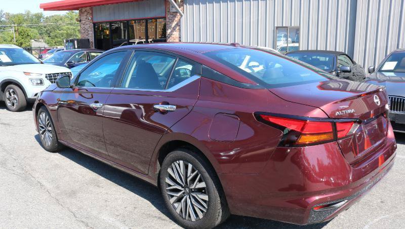 Used 2025 Nissan Altima 2.5 SV FWD image 3