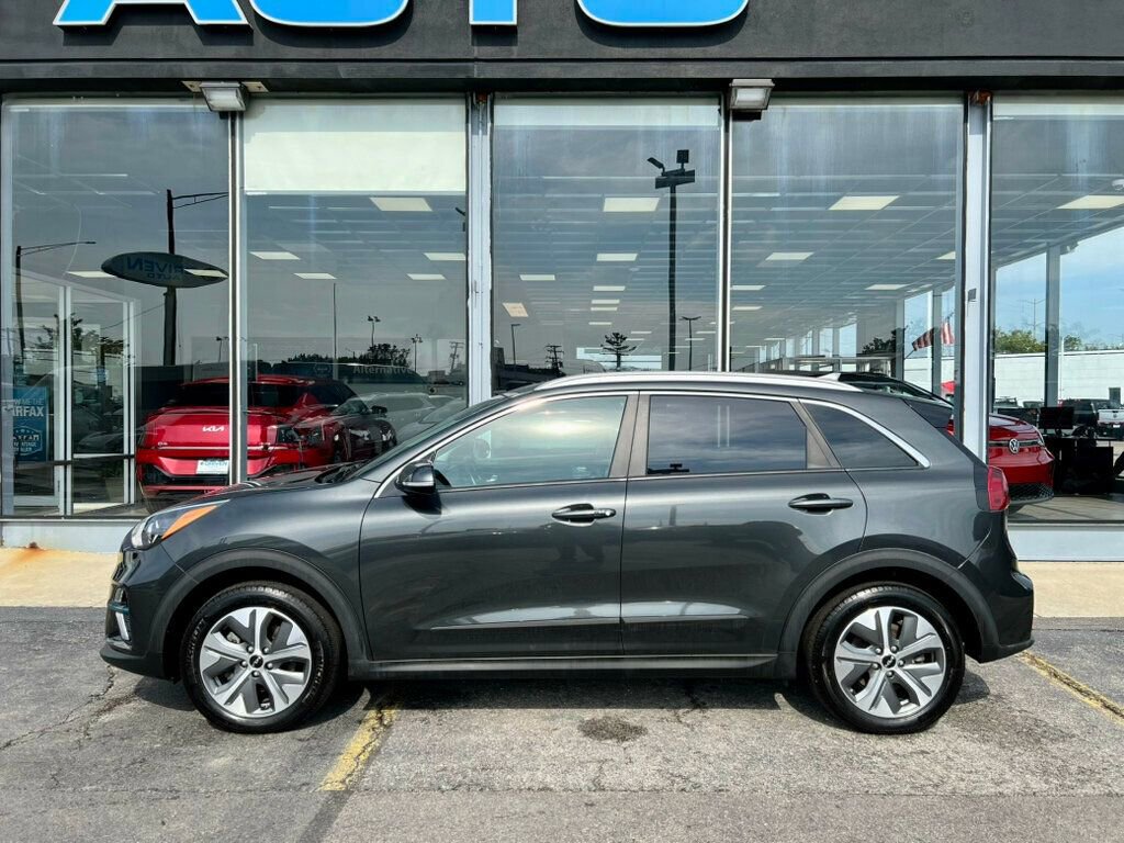 Used 2022 Kia Niro EX w/ Cold Weather Package FWD image 2