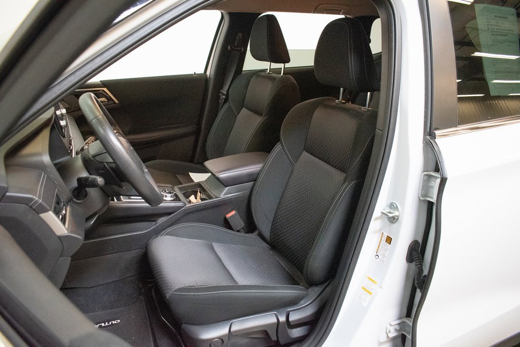 Used 2024 Mitsubishi Outlander ES image 20